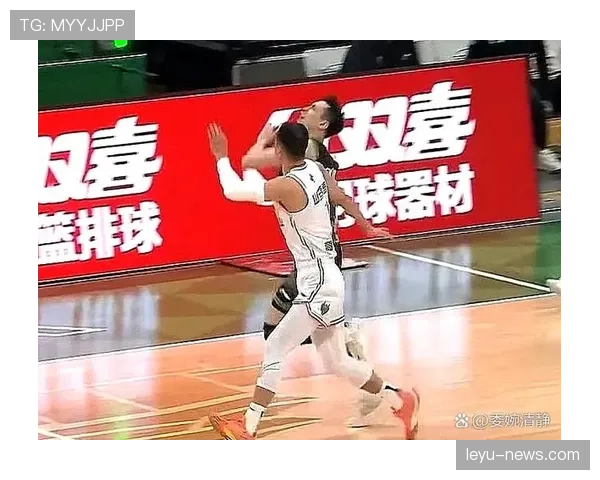 投篮动作认定：解读规则中何时出手才算_投篮犯规_
